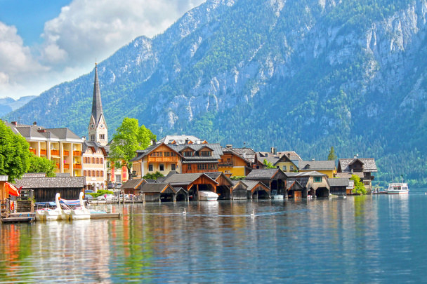 Alpler, Avusturya Hallstatt köyde. Popüler turizm. - Fotoğraf, Görsel