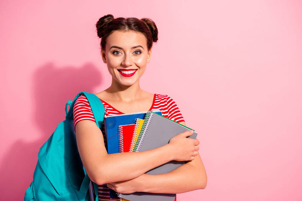 Close-up portrait of her she nice-looking cute charming attractive glamorous lovely cheerful girl wearing striped t-shirt blue bag bachelor master degree graduate isolated over pink pastel background - Foto, imagen