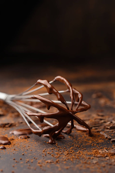 hausgemachte Schokoladencreme mit Schneebesen  - Foto, Bild