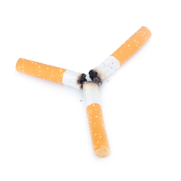 пепельница для сигарет изолирована на белом фоне
 - Фото, изображение