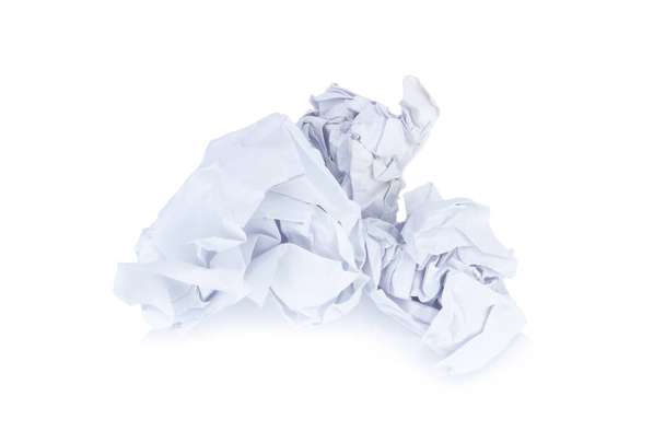 Pelota de papel arrugada aislada en blanco
 - Foto, Imagen