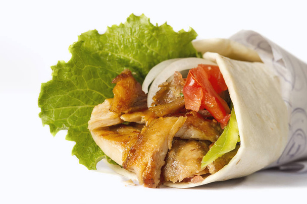 Smaczny shawarma kanapka na białym tle - Zdjęcie, obraz