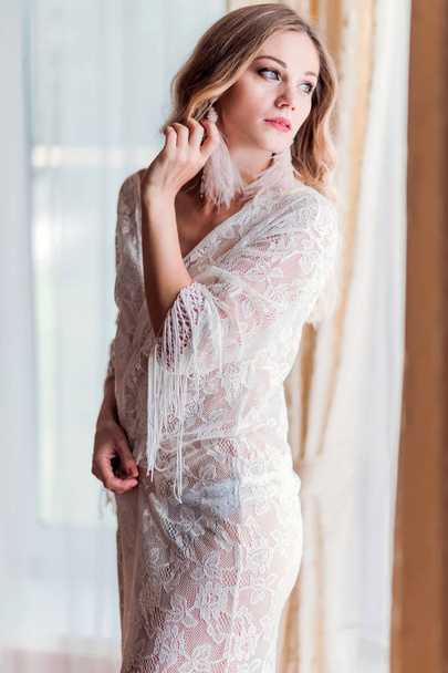 Photographing morning of the bride. Bride in a negligee - Fotoğraf, Görsel