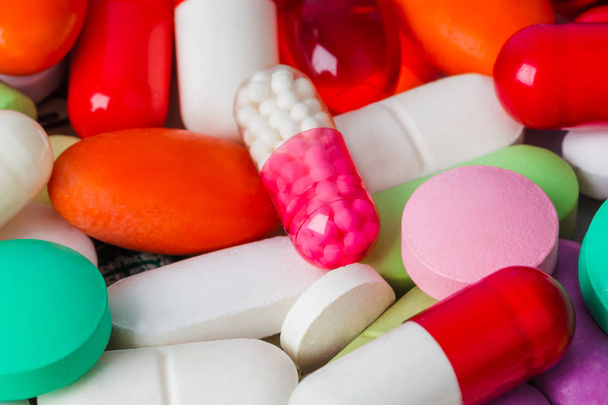 Heap of pills - medical background - Foto, afbeelding