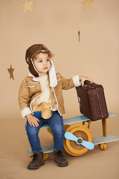 concept of dreams and travels. pilot aviator child with a toy ai - Fotó, kép