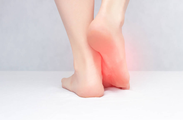 Female legs and feet on a white background that hurt and itch because of fungus, close-up, copy space, dermatitis - Foto, immagini