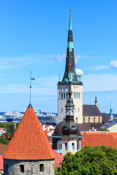 vue sur la vieille ville de Tallinn
  - Photo, image