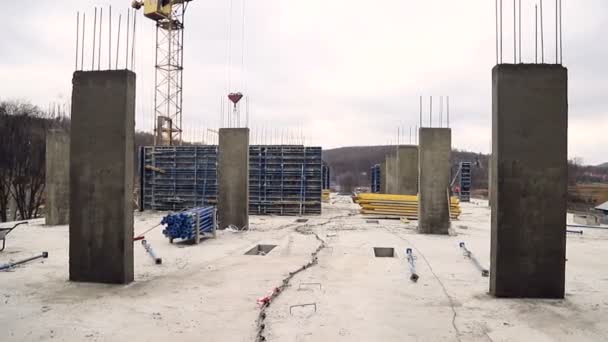 Baustelle ohne Arbeiter. Panorama auf Gebäudeteile - Filmmaterial, Video