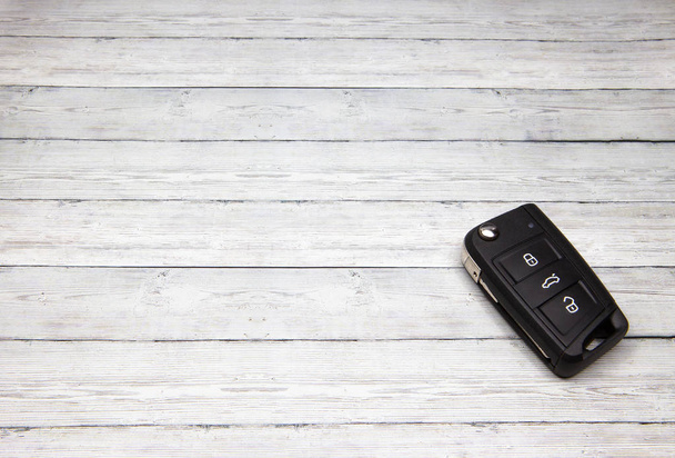 Car key on the wooden background, top view - Foto, imagen