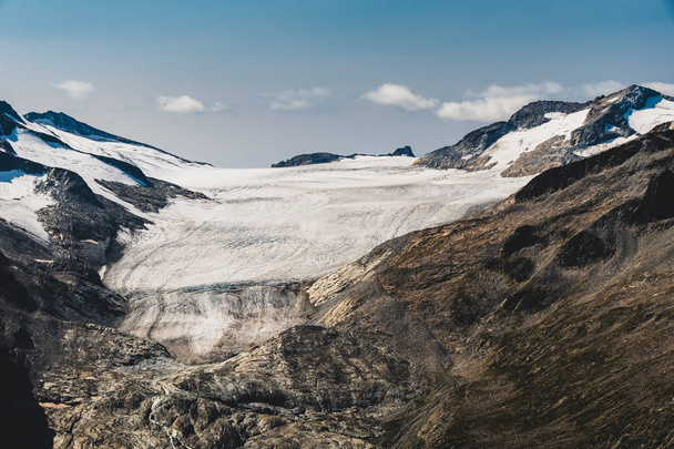 het smelten van een gletsjer effect van de opwarming van de aarde - Foto, afbeelding