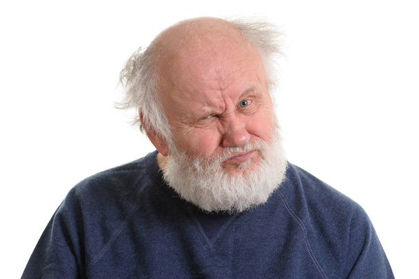 niezadowolenie niezadowolony stary mężczyzna na białym tle portret - Zdjęcie, obraz