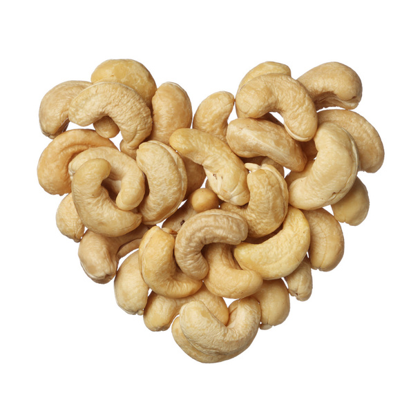 Кешью орехи сердце изолированы на белом фоне
 - Фото, изображение