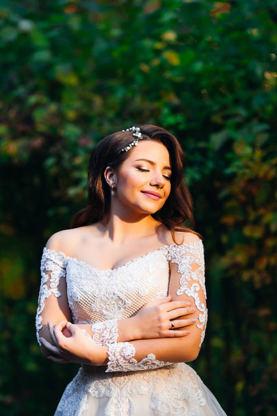 portrait of a beautiful bride posing in her wedding day. beautif - Zdjęcie, obraz