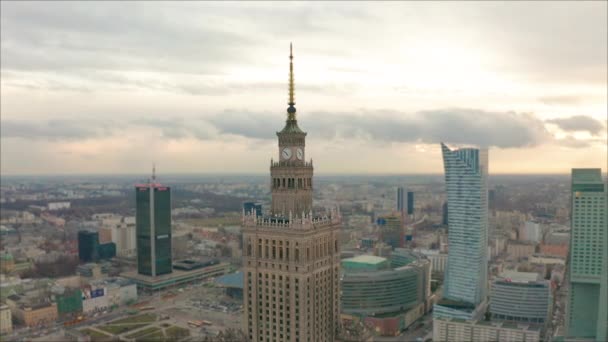 Letecký pohled na Varšavské dawntown, Palác kultury, Polsko - Záběry, video