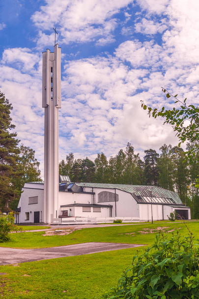 Igreja das Três Cruzes na cidade de Imatra.Finlândia
 - Foto, Imagem