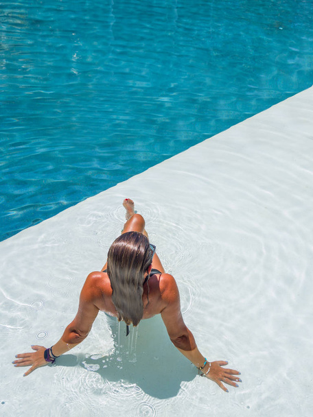 Woman relaxing in swimming pool at spa resort. r - Zdjęcie, obraz