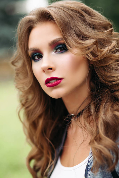 Beautiful and seductive woman with perfect makeup and hairstyle. - Foto, immagini