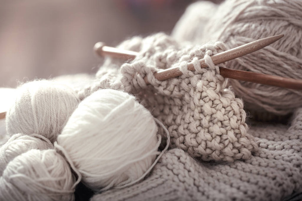 Il macro concetto di lana e aghi per maglieria
 - Foto, immagini