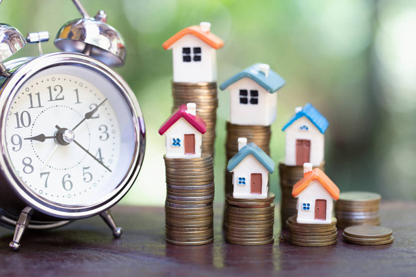  plánování úspor peněz mincí koupit domů, koncept pro vrtule - Fotografie, Obrázek