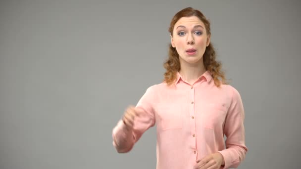 Mujer sorda firmando bye, asl profesora mostrando palabras en lenguaje de señas, tutorial
 - Imágenes, Vídeo