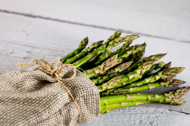 Healthy fresh green asparagus on wooden background - Foto, Bild
