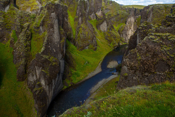 erstaunliche Fjadrargljufur Schlucht im Sommer, Island - Foto, Bild