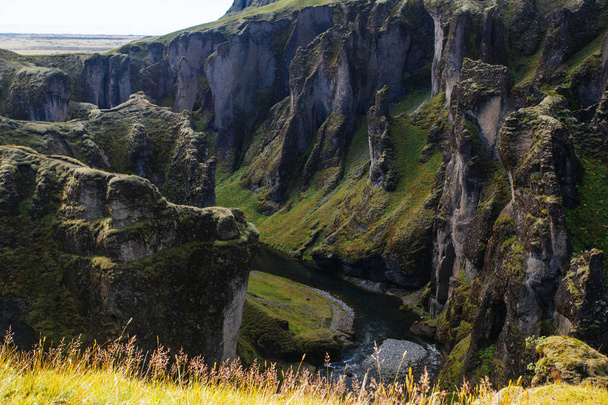 Удивительный фьядоглюфурский каньон летом, Исландия
 - Фото, изображение