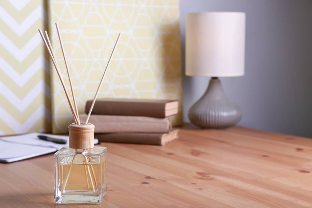 Reed diffuser on table in room - Zdjęcie, obraz