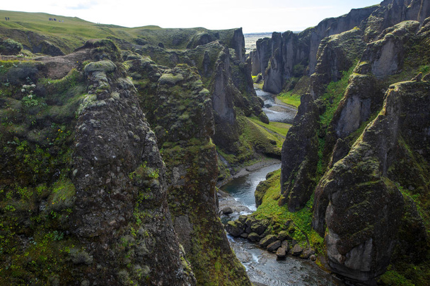 Csodálatos Fjadrargljufur canyon, nyáron, Izland - Fotó, kép