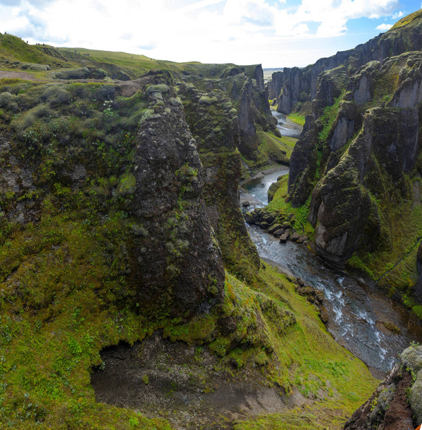 Hämmästyttävä Fjadrargljufur kanjoni kesällä, Islanti
 - Valokuva, kuva