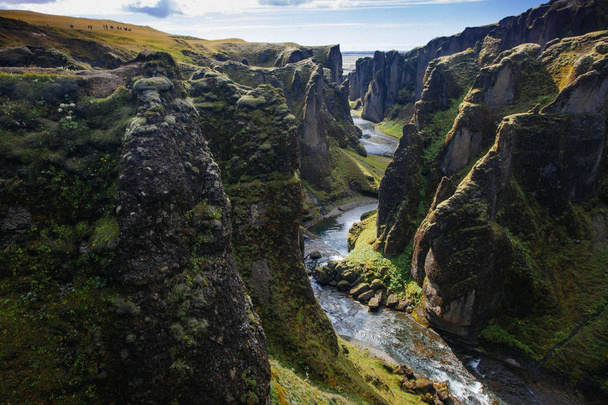 Incroyable canyon de Fjadrargljufur en été, Islande
 - Photo, image