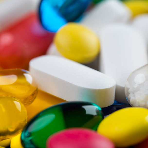Close up of colorful pills for treatment. - Foto, Imagem
