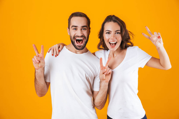 Image of happy people man and woman in basic clothing showing vi - Foto, Bild