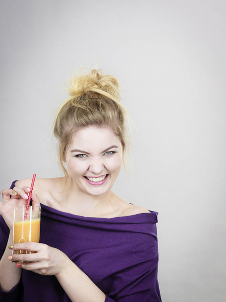 Happy woman holding fresh orange juice - Fotografie, Obrázek