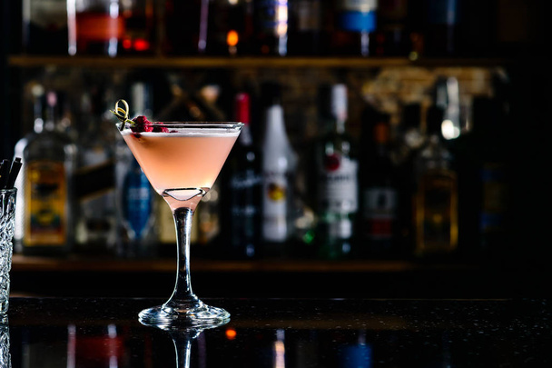 cocktail Clover Club cocktail at the nightclub bar - Foto, Bild