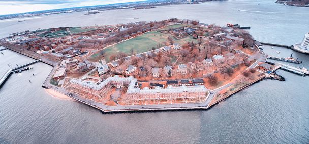 Wide angle aerial view of Governors Island, New York City - Zdjęcie, obraz