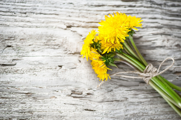 Dandelion flowers on the wooden background - Foto, Imagen
