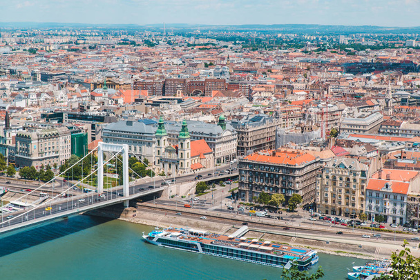 panoraamanäkymät Budapestiin kesäaikaan
 - Valokuva, kuva