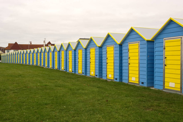 Cabanas de praia em Bognor Regis, Sussex, Inglaterra
 - Foto, Imagem