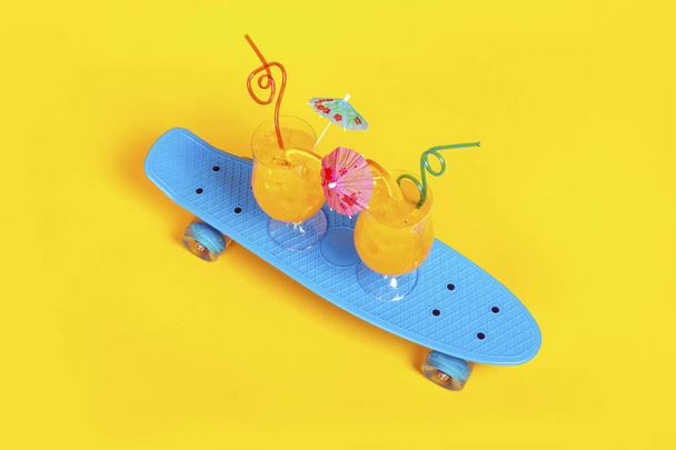 oranžový koktejl na skateboardu - Fotografie, Obrázek