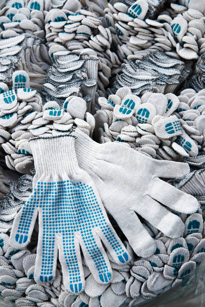перчатки для бытовых и других работ с неглубокой глубиной резкости
 - Фото, изображение