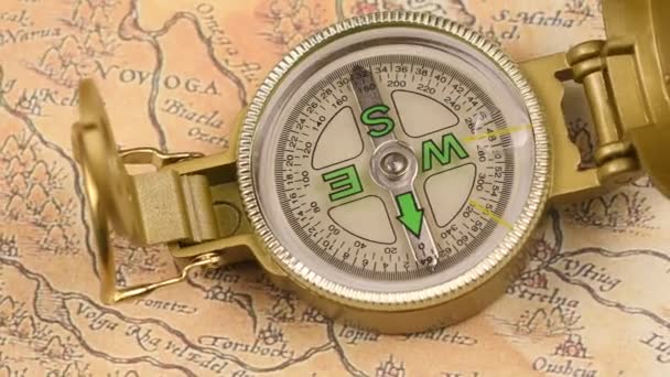 překrásné makro podrobnosti o tradičním kompasu - Záběry, video