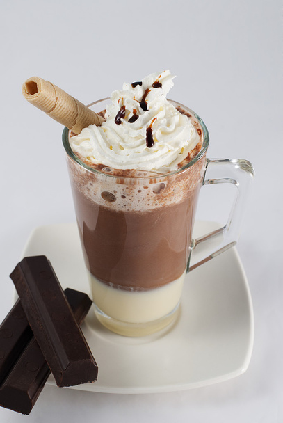 chocolat chaud à la crème et lait condensé et gaufrettes
 - Photo, image