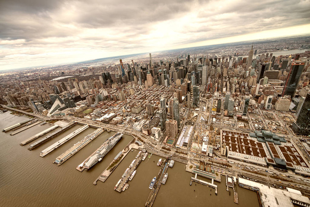 Vista aérea de ângulo largo de Midtown Manhattan de helicóptero, Novo
 - Foto, Imagem