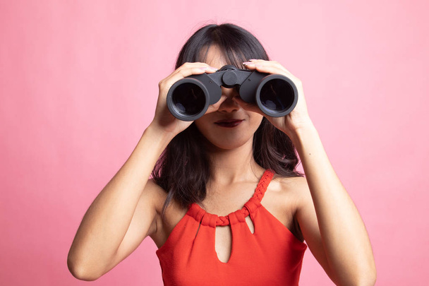 Young Asian woman with binoculars. - Photo, image