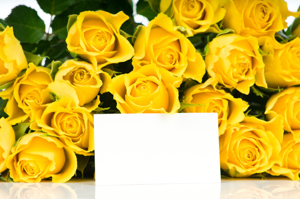 Yellow roses with greeting card - Φωτογραφία, εικόνα