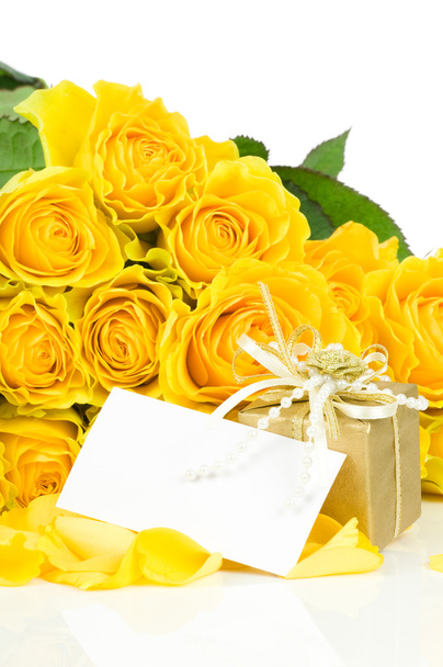Yellow roses with greeting card - Фото, изображение