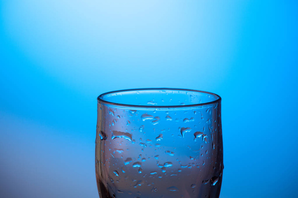 do picia szklanka wody lub szklankę wody z trucizną niezdefiniowany - Zdjęcie, obraz