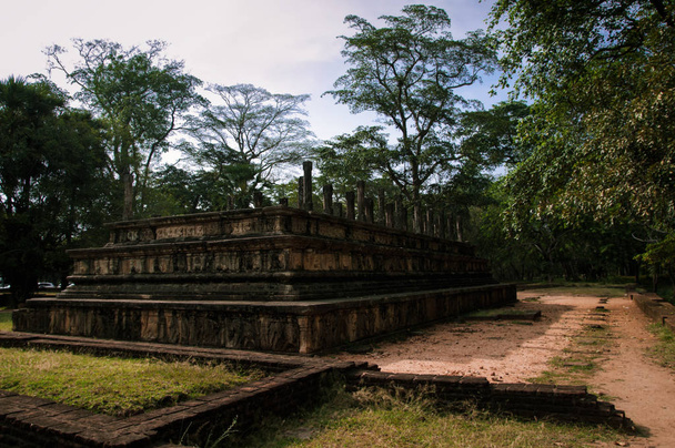 El Vatadage Polonnaruwa - antigua estructura budista. Unesco antigua ciudad de Polonnaruwa, Sri Lanka
 - Foto, Imagen