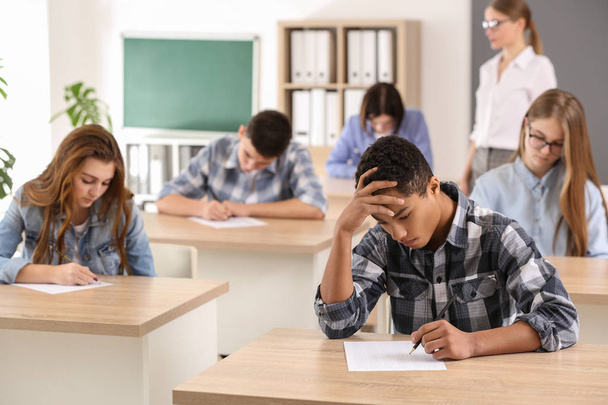 Pupils passing school test in classroom - Zdjęcie, obraz